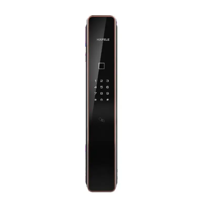 Khóa điện tử Hafele PP9000 màu đen mờ sang trọng, thiết kế push-pull hiện đại trên cửa gỗ