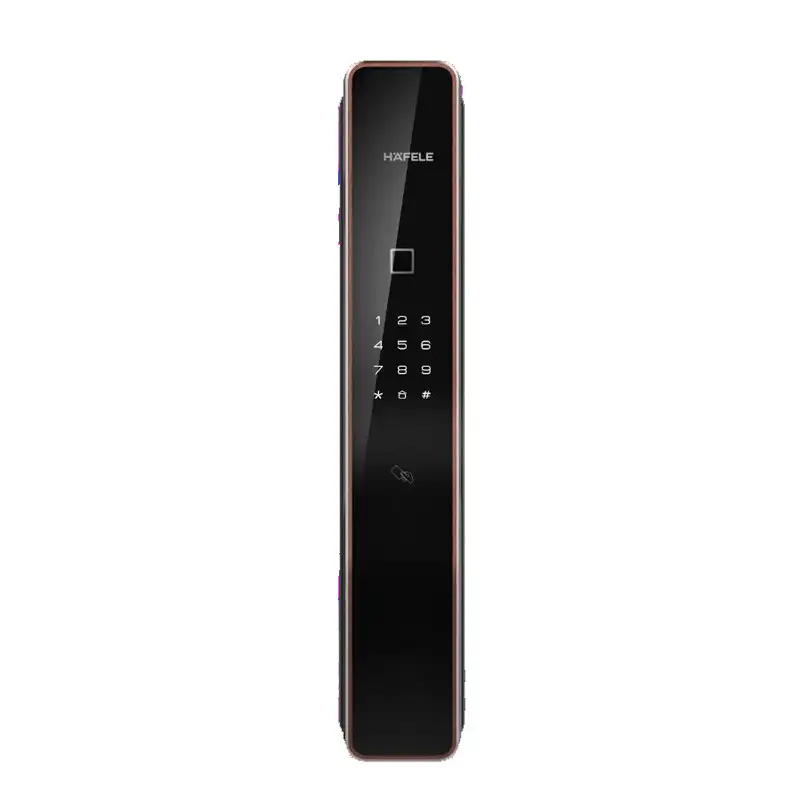 Khóa điện tử Hafele PP9000 màu đen mờ sang trọng, thiết kế push-pull hiện đại trên cửa gỗ